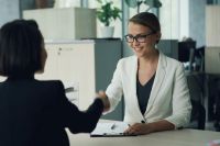 De eerste indruk ontstaat vóór het gesprek begint